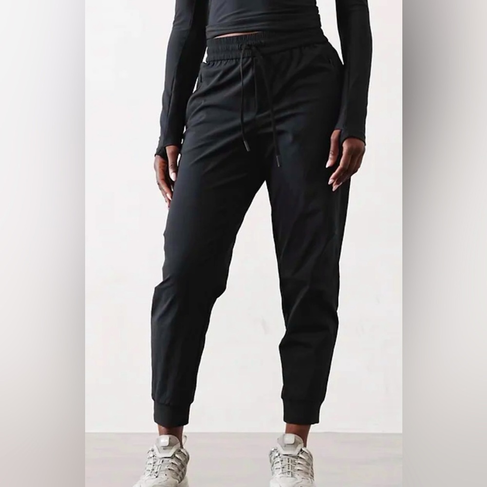 Athleta Women’s Trekkie Joggers mid-rise Size 4